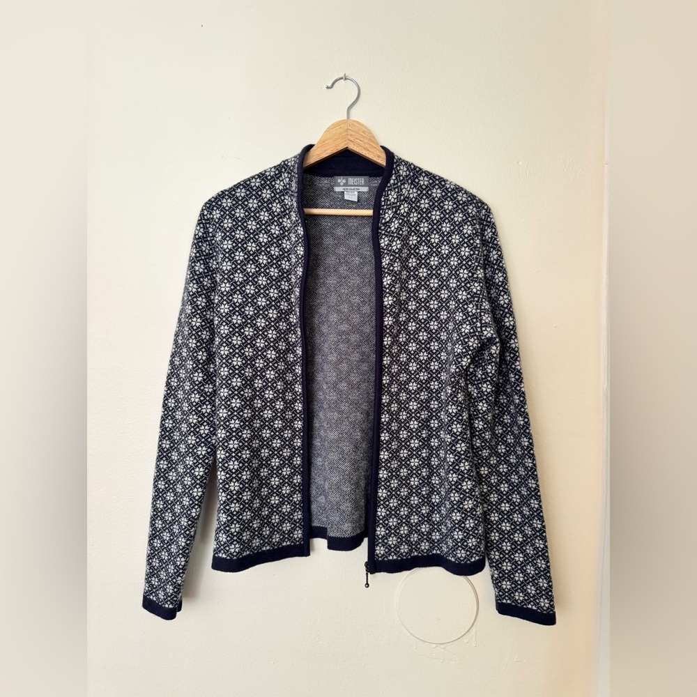 Meister Metro Collection Women’s Navy/White Snowflake Zip-Up Knit Cardigan